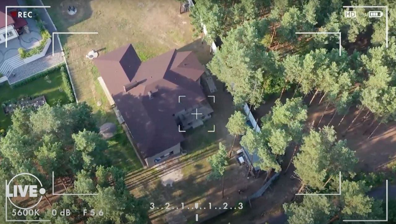 Двоповерховий &quot;садовий будиночок&quot;: як виглядає новий особняк екс-&quot;кварталівця&quot; Юзіка (відео)